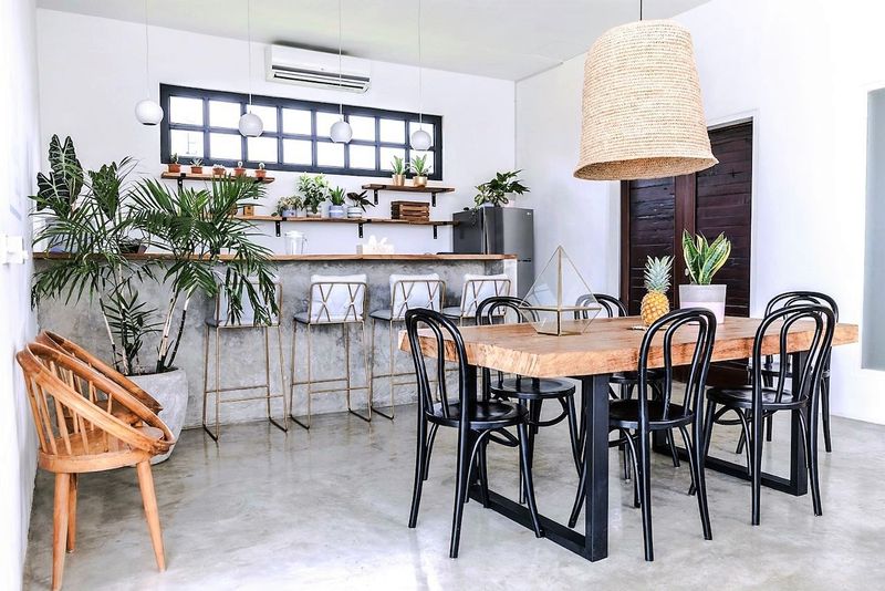 Không gian quán Scandinavian sáng sủa