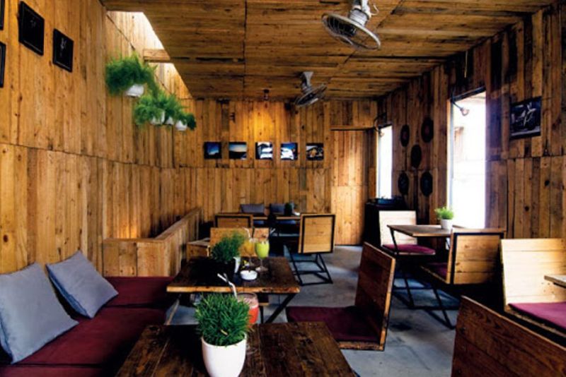 thi cong quan cafe go moc