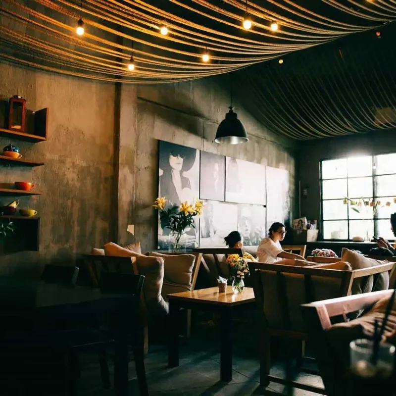 thi cong thiet ke quan cafe vintage 30m2 chi 100 trieu o da nang02